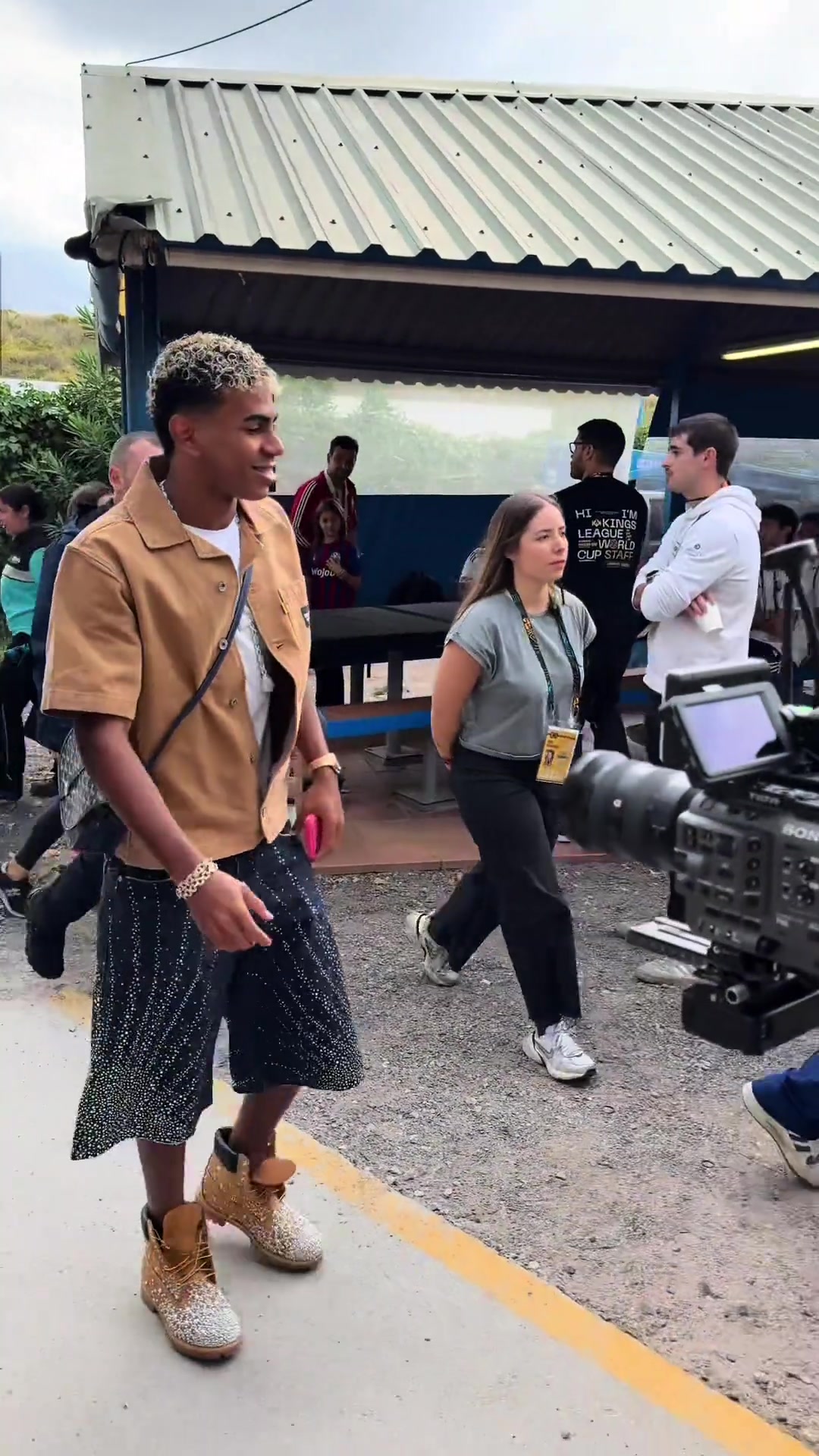 亚马尔带着女友现身国