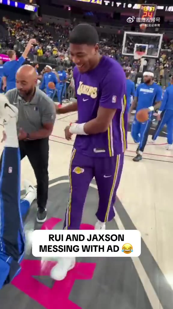 湖人前队友八村赛前整