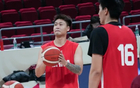 精气神不足！队长不打，男篮不会打球了？媒体人：赵睿带伤上吧